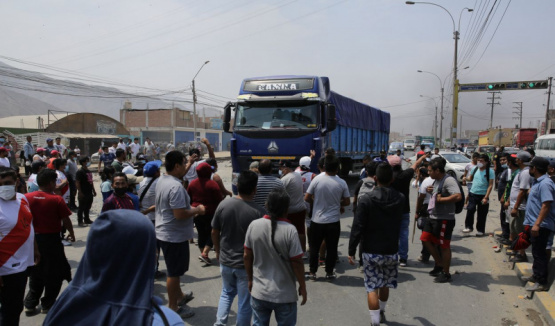 Transportistas realizarán paro nacional el 27 de junio por alza de combustible