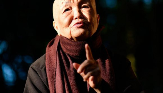 La vida del monje budista más influyente después de Dalai Lama, un maestro zen de 93 años